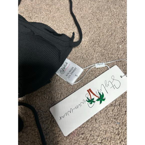 NWT Women’s Size Small Stylish Swimwear Black Ribbed Ruffled Bikini Set - Picture 2 of 4